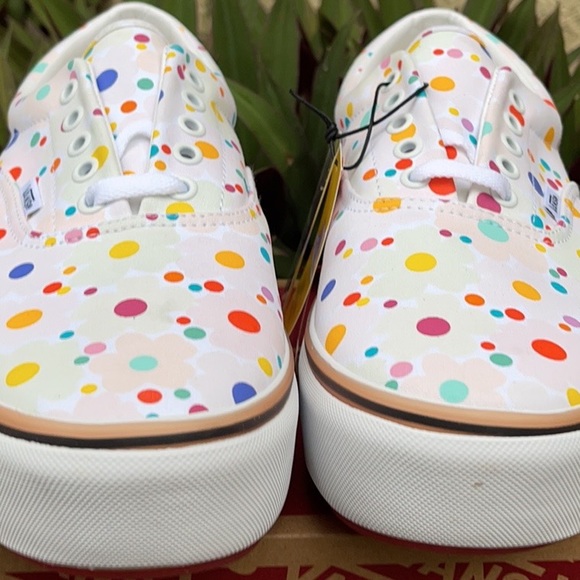 Meet your Posher, Vans - Picture 1 of 1